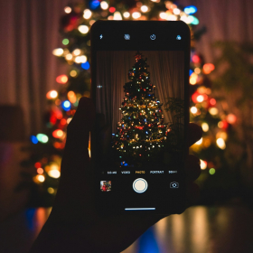 Pourquoi les réseaux sociaux rendent Noël plus anxiogène que jamais