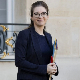 « La semaine qui s'ouvre est un combat » : Aurore Bergé hausse le ton et s’attaque frontalement au RN et à La France insoumise