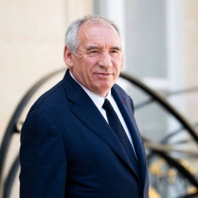 « Les Palois ont tranché » : François Bayrou crée la surprise et distance nettement ses adversaires dès le premier tour
