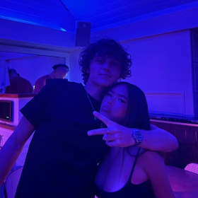 « Je t’aime bébé » : la déclaration d’Aaron Thomas à Jade Hallyday fait réagir, un détail intrigue particulièrement