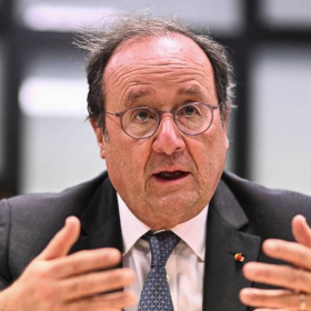 “Tu as une allure de vieux préfet” : cette phrase cinglante adressée à François Hollande qui refait surface