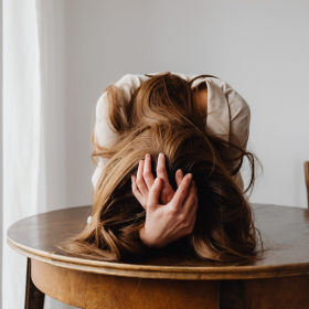 5 signes que vous souffrez de « worry burnout » et que vous devriez vite prendre soin de vous