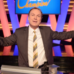 Droits d’auteur, chansons cultes, revenus mensuels : le secret financier de Julien Lepers loin des plateaux