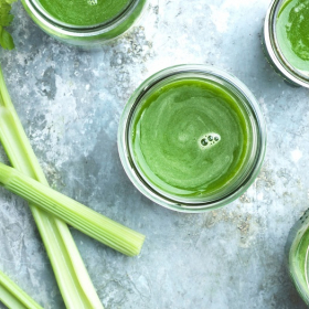 Les 7 bienfaits du jus de céleri et pourquoi vous devriez en boire tous les matins au réveil