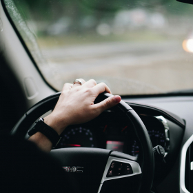 « J’ai cru à une blague » : elle reçoit une amende de 115 € pour avoir dépassé de 3 cm sa place de parking
