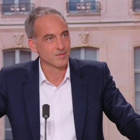 « Pour moi, LFI n'est pas de gauche » : pourquoi Raphaël Glucksmann assume une rupture totale