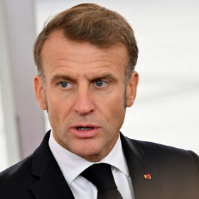 “On ne sait plus à quoi s’attendre” : au Japon, Emmanuel Macron alerte sur un risque qui inquiète déjà les marchés
