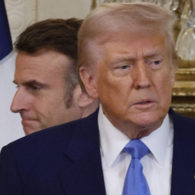 Donald Trump imite Emmanuel Macron et transforme son discours en scène virale