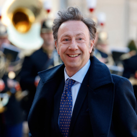 De la télévision à la mairie : la transformation inattendue de Stéphane Bern qui surprend tout le monde