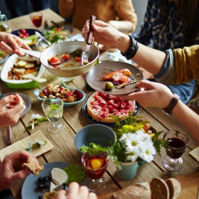 Pour maigrir naturellement sans efforts, il suffit de manger... dans le noir !