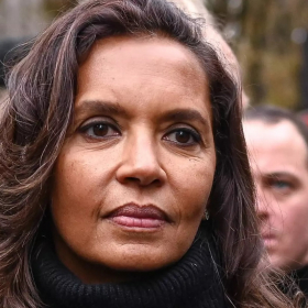 Documentaire sur l’immigration, accusations, Arcom : pourquoi Karine Le Marchand se retrouve au cœur d’une tempête