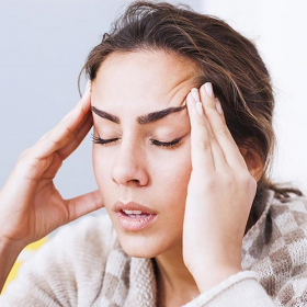 Vous êtes stressé et vous avez souvent mal à la tête ? Voilà comment soulager une migraine