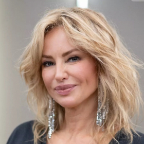 Derrière le glamour d’Adriana Karembeu, cette habitude beauté "cracra" que personne n’attendait