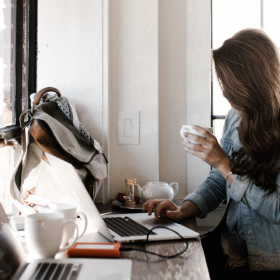 100 heures de travail par semaine pour 6 200 euros : l’annonce suisse qui affole LinkedIn