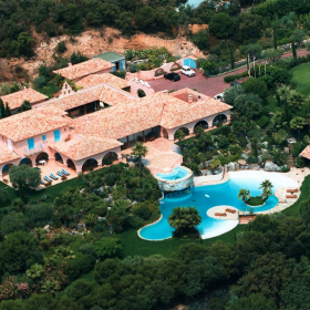 Johnny Hallyday : voilà à quoi ressemble sa villa de rêve à Ramatuelle sur la Côte d’Azur