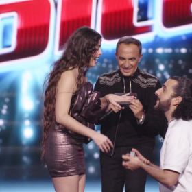 “Qu’est-ce que j’ai fait ?” : ce candidat de The Voice 2026 surprend tout le monde… et sa demande en mariage fait exploser le prime