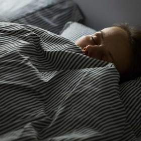 6 astuces de grand-mère naturelles mais vraiment efficaces pour mieux dormir