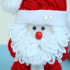 DIY : le tuto facile pour faire un petit Père-Noël en laine avec les enfants