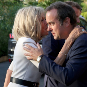 Brigitte Macron, Carla Bruni, Stéphane Bern… pourquoi le cercle très fermé de Sébastien Lecornu intrigue autant